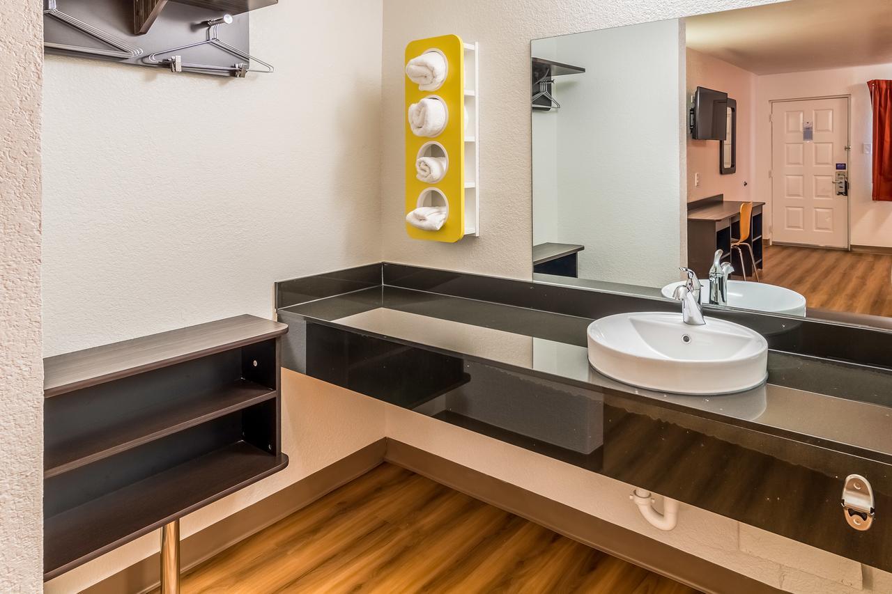 Hotel 6-arlington, Tx - Uta