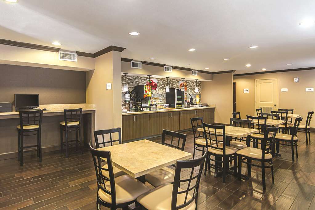Hotel Days & By Wyndham Near Six Flags Arlington