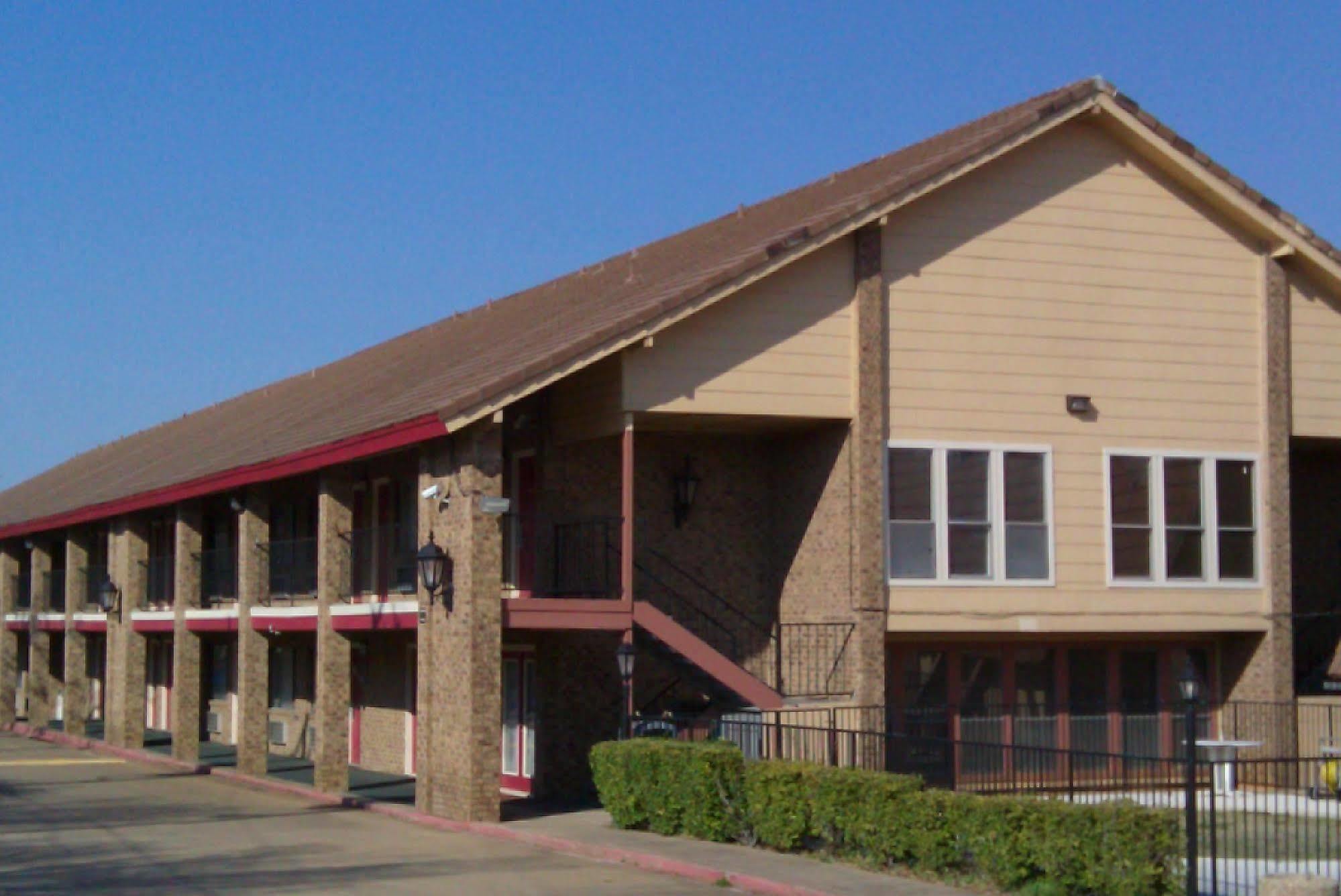6-arlington, Tx - Uta Hotel 2*