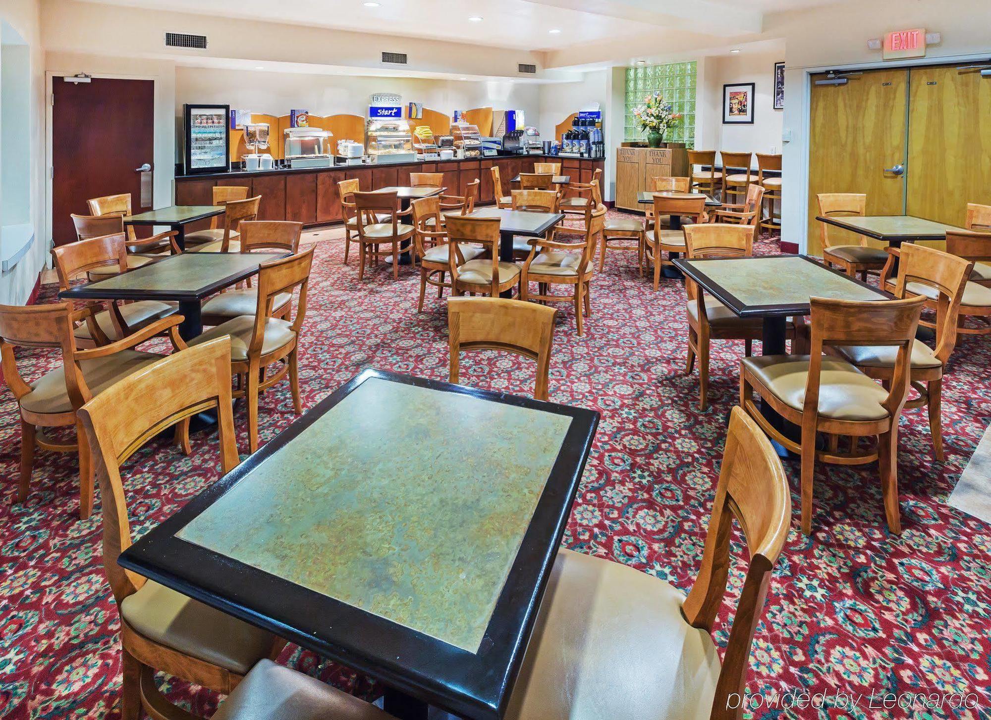 Four Points By Sheraton Dallas Entertainment District Hotel