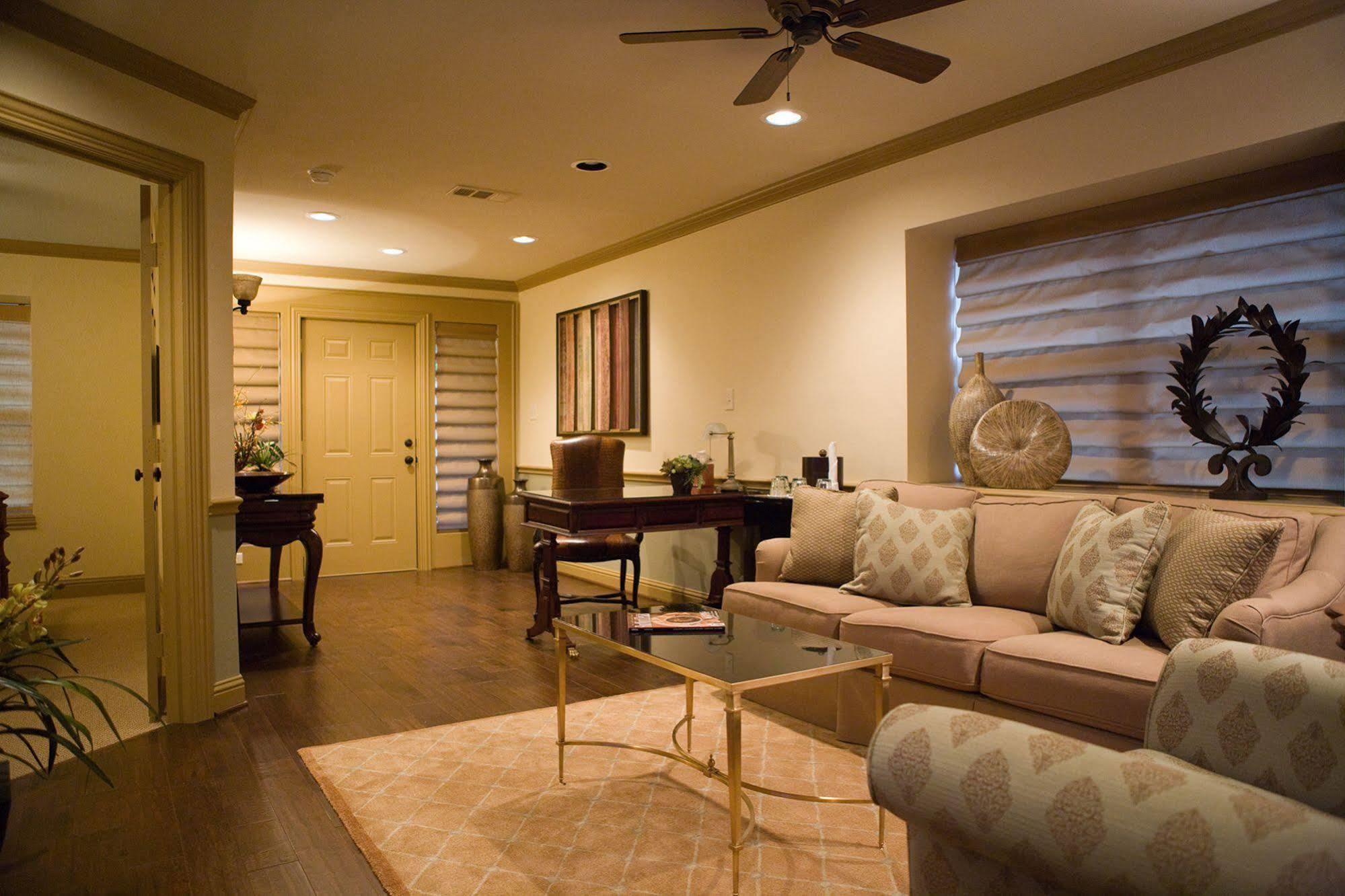 The Sanford House & 4*