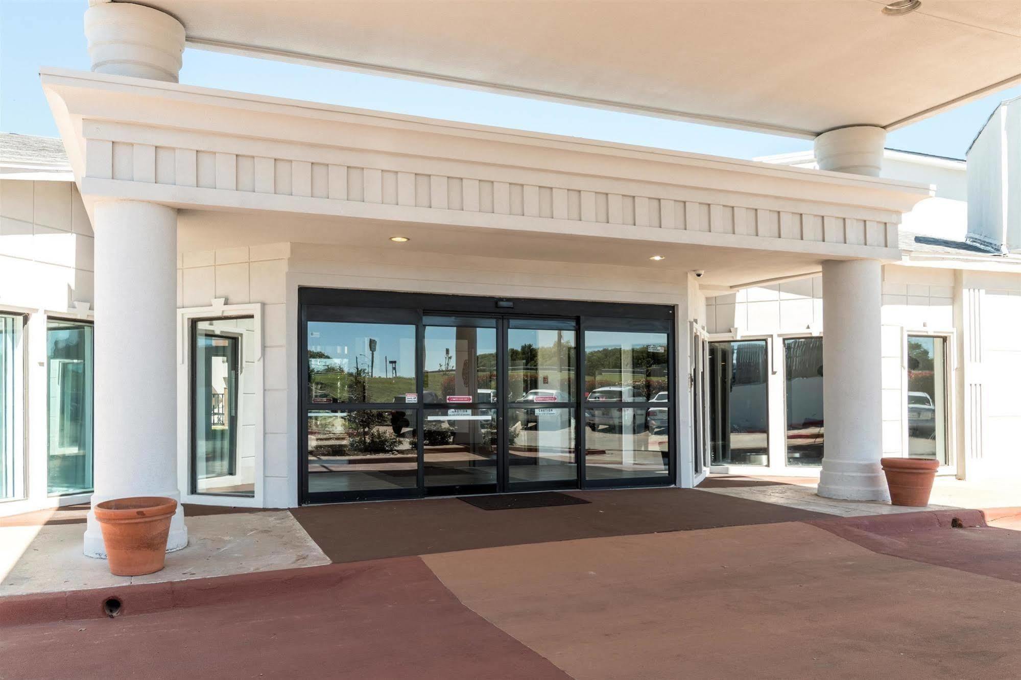 Hotel 6-arlington, Tx 2*