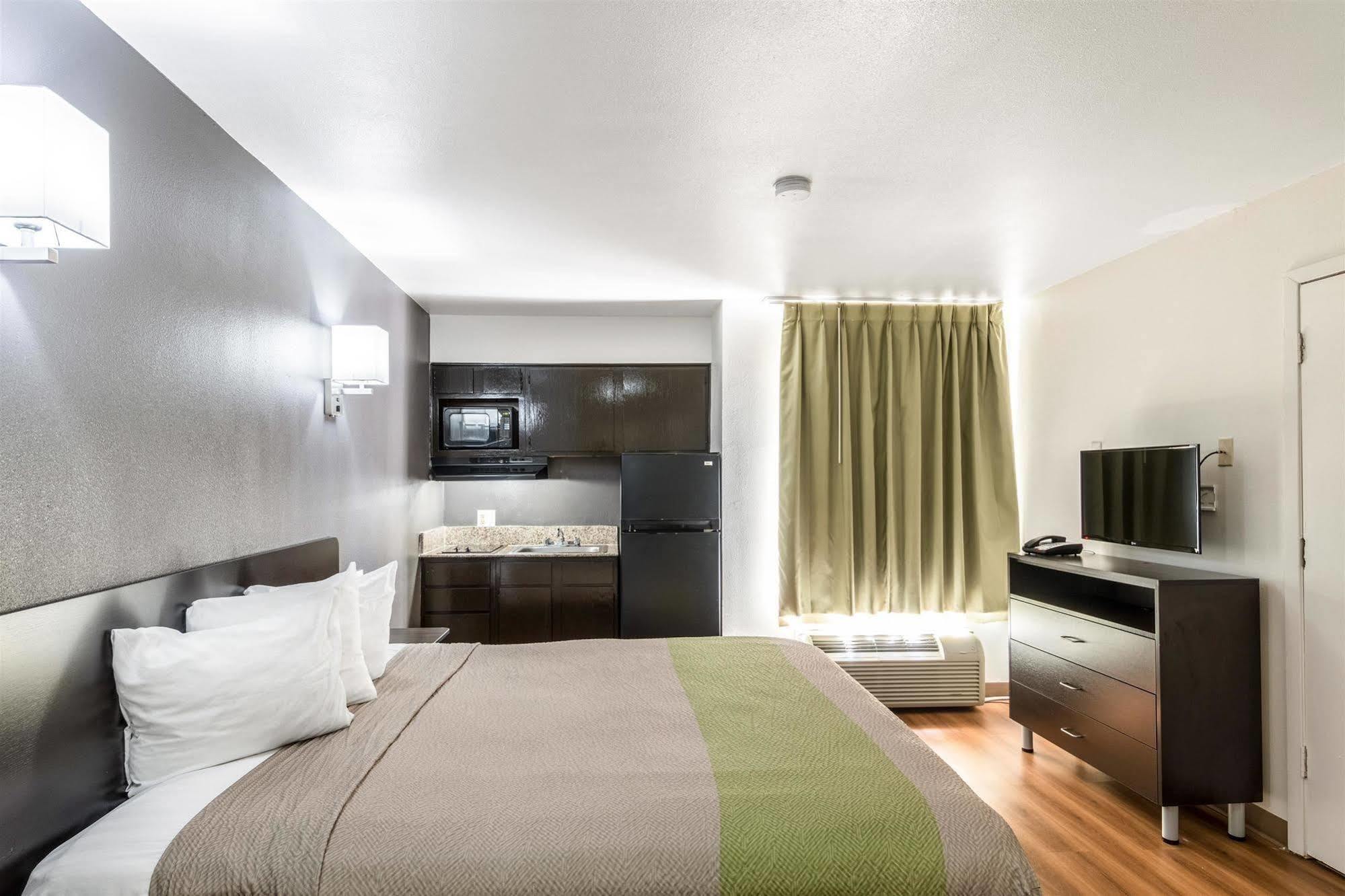 Hotel 6-arlington, Tx 2*