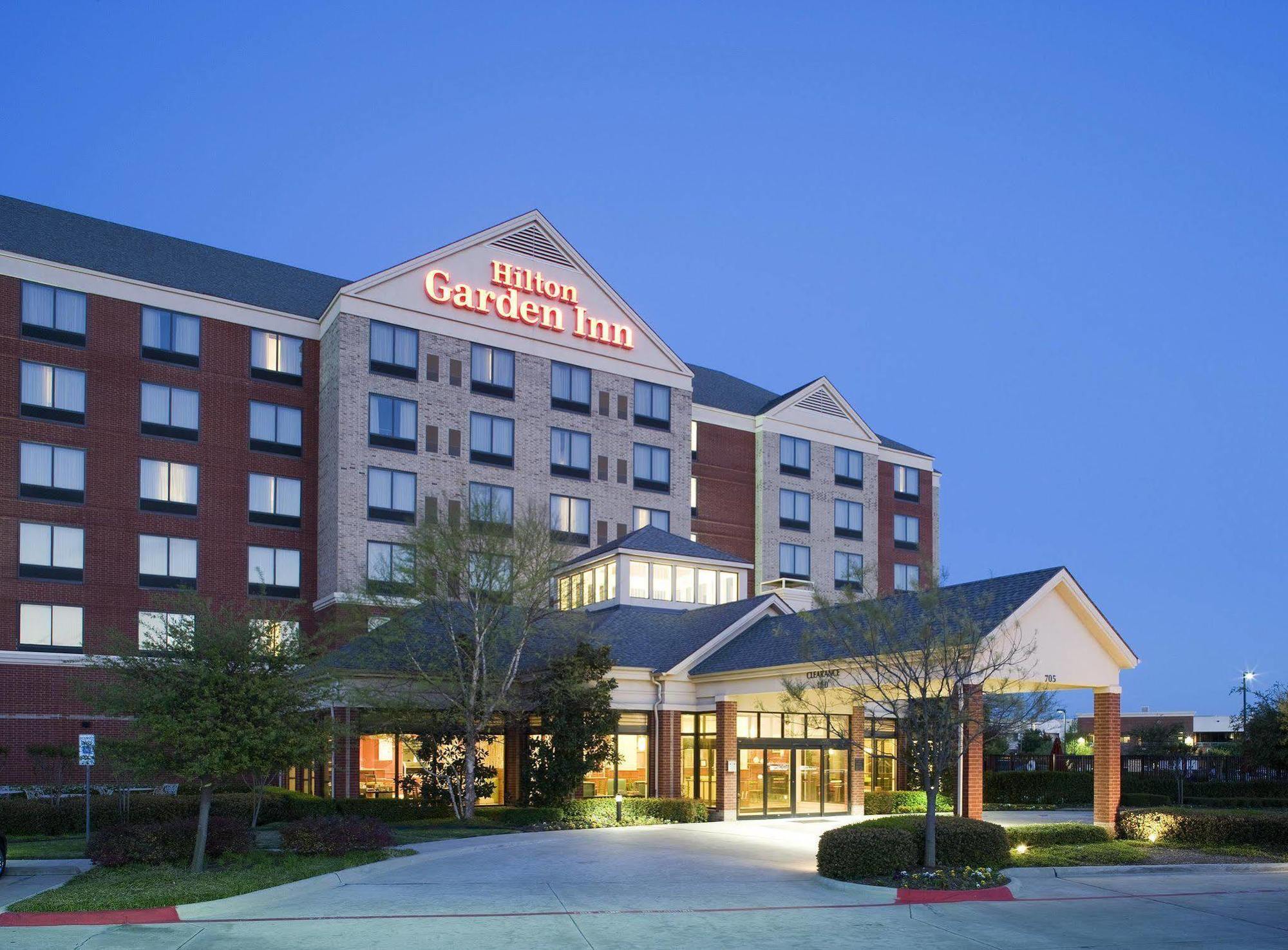 Courtyard By Marriott Dallas Entertainment District