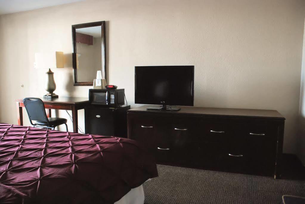 Hotel R Nite Star And -home Of The Cowboys & Rangers 3*
