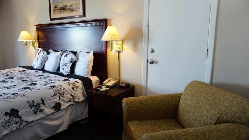 R Nite Star And -home Of The Cowboys & Rangers 3*