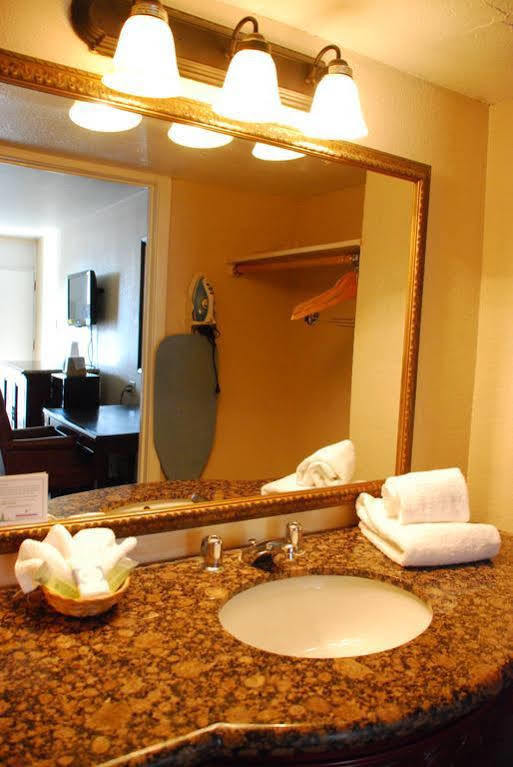 Hotel R Nite Star And -home Of The Cowboys & Rangers Arlington