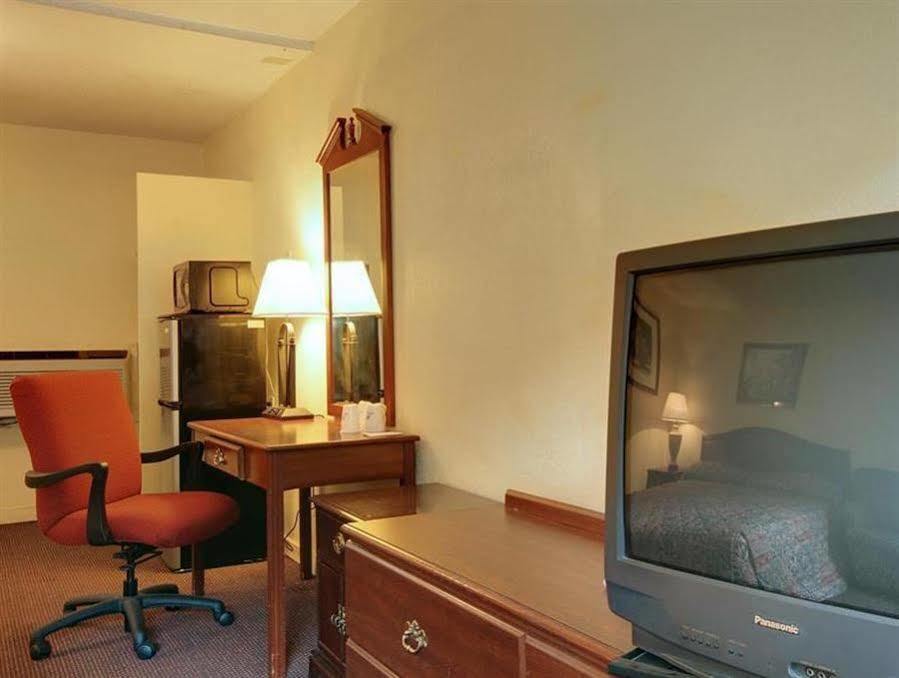 Motel Budget Host
