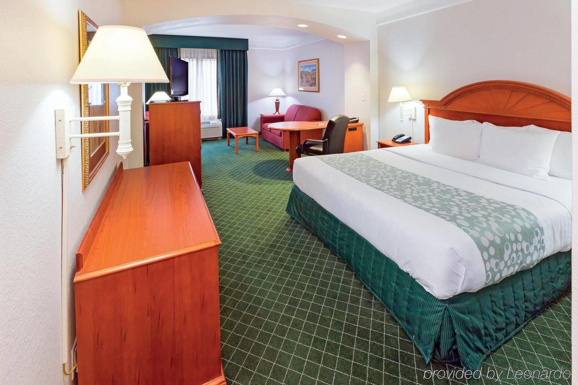 La Quinta By Wyndham North 6 Flags Dr 3*
