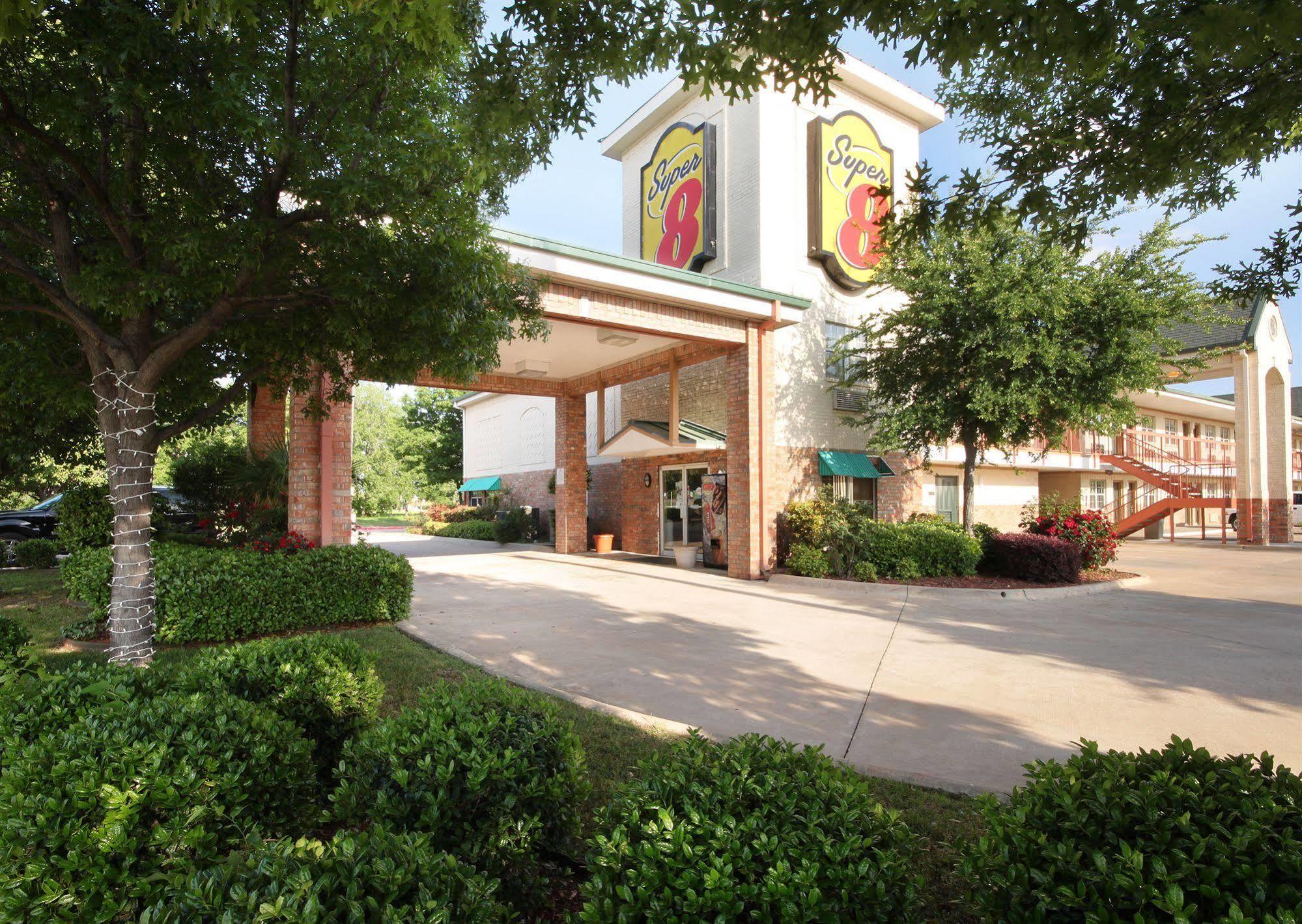 Super 8 By Wyndham Near At&t Stadium Hotel