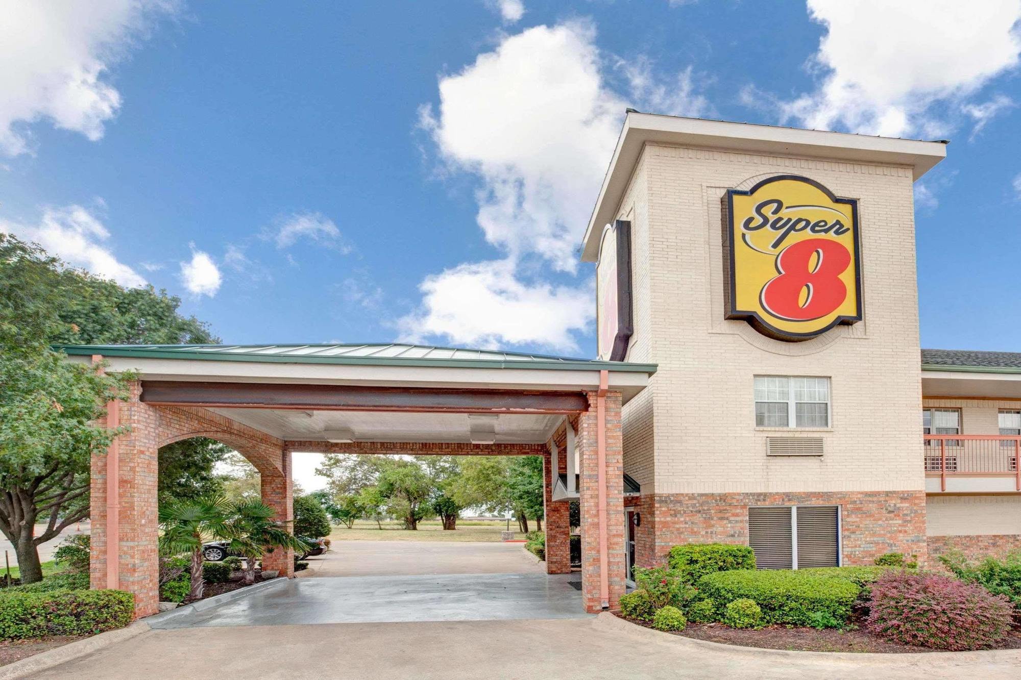 Hotel Super 8 By Wyndham Near At&t Stadium *