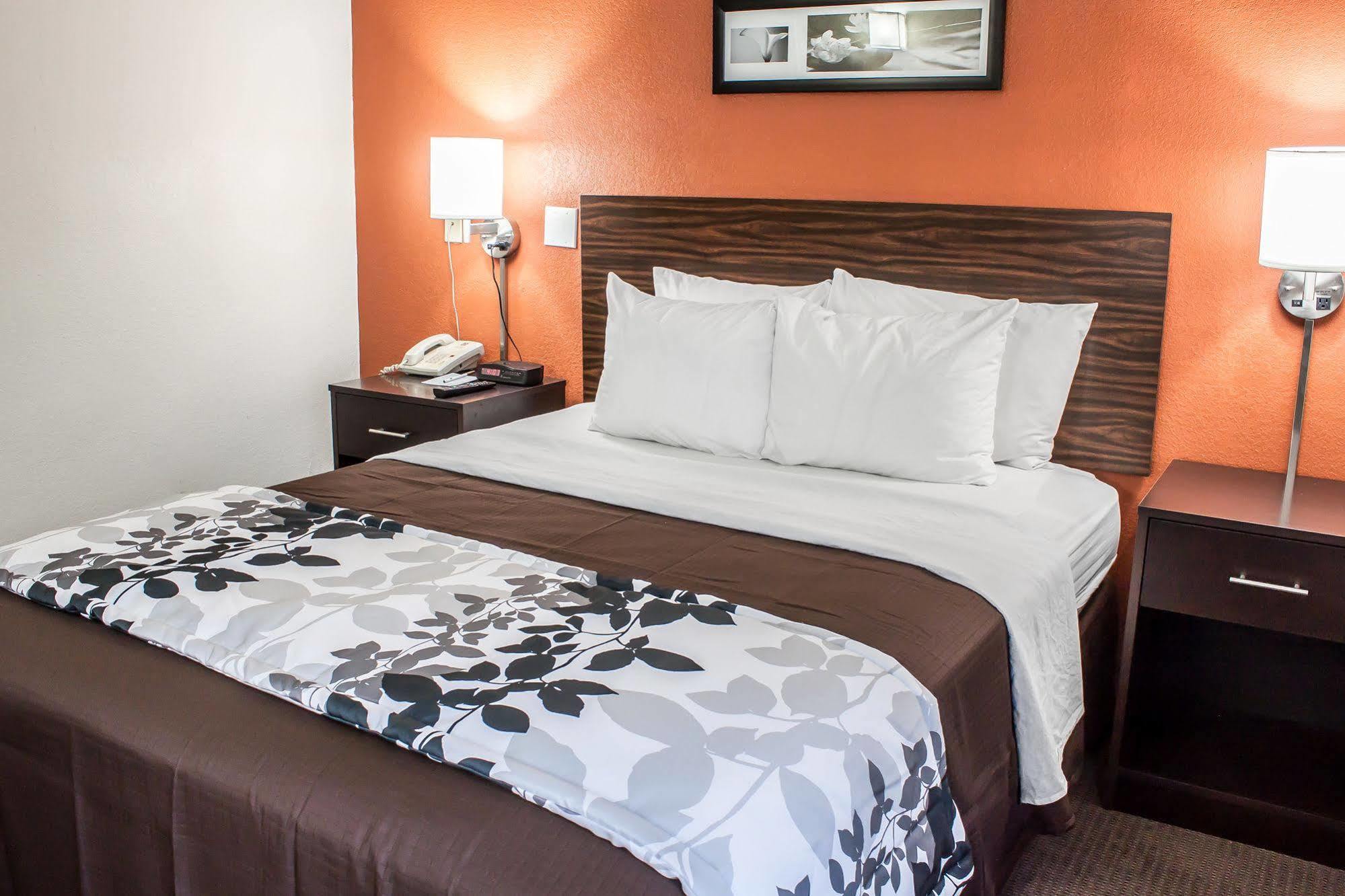 Sleep Near Six Flags 2*