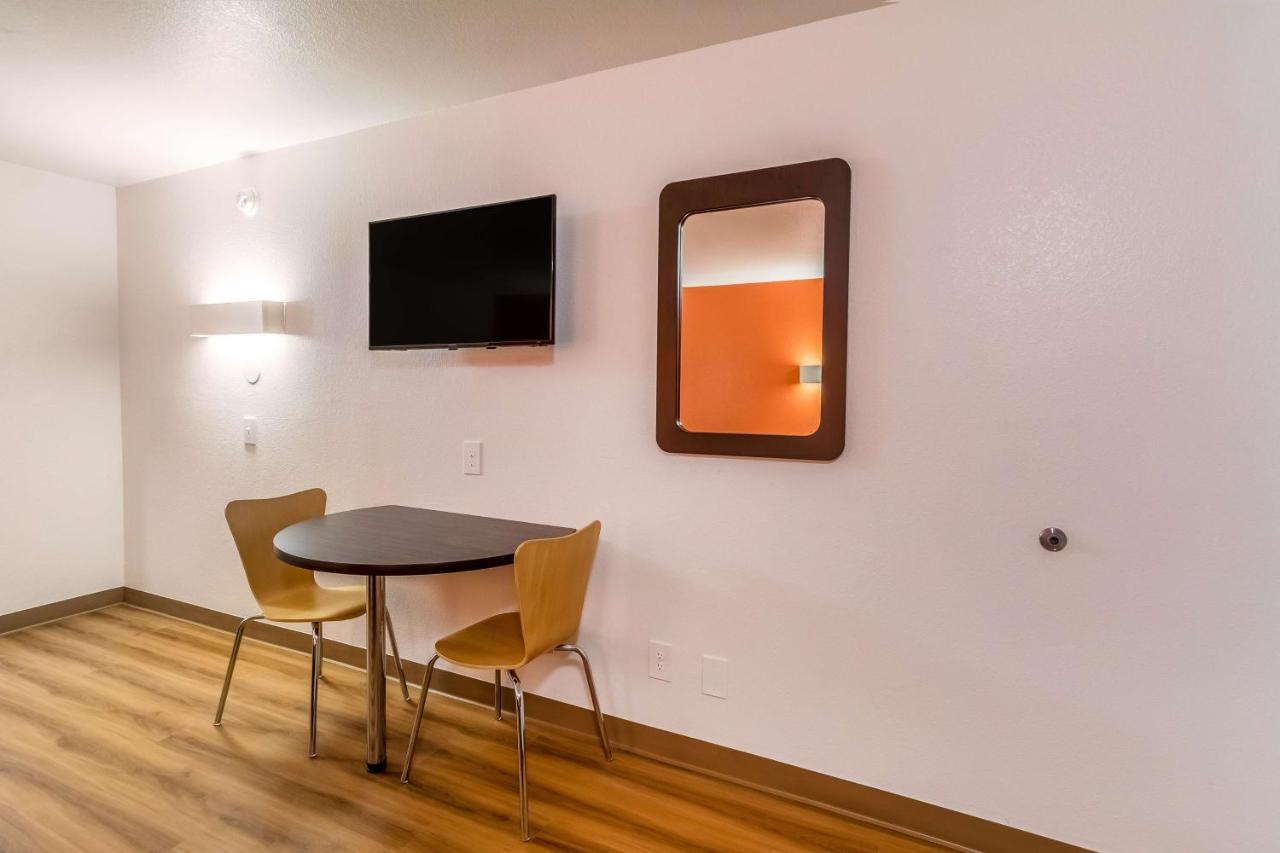 Hotel 6-arlington, Tx - Uta 2*
