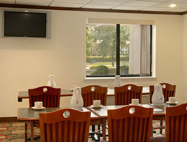 Hotel Baymont By Wyndham At Six Flags Dr 2*