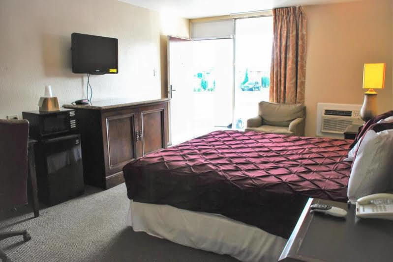 Hotel R Nite Star And -home Of The Cowboys & Rangers Arlington