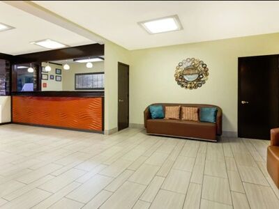 Hotel Howard Johnson By Wyndham Ballpark / Six Flags