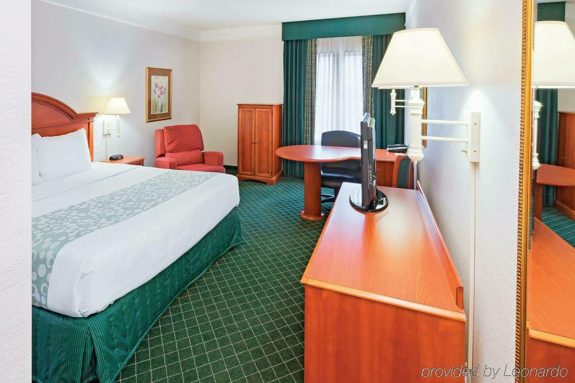 La Quinta By Wyndham North 6 Flags Dr Hotel
