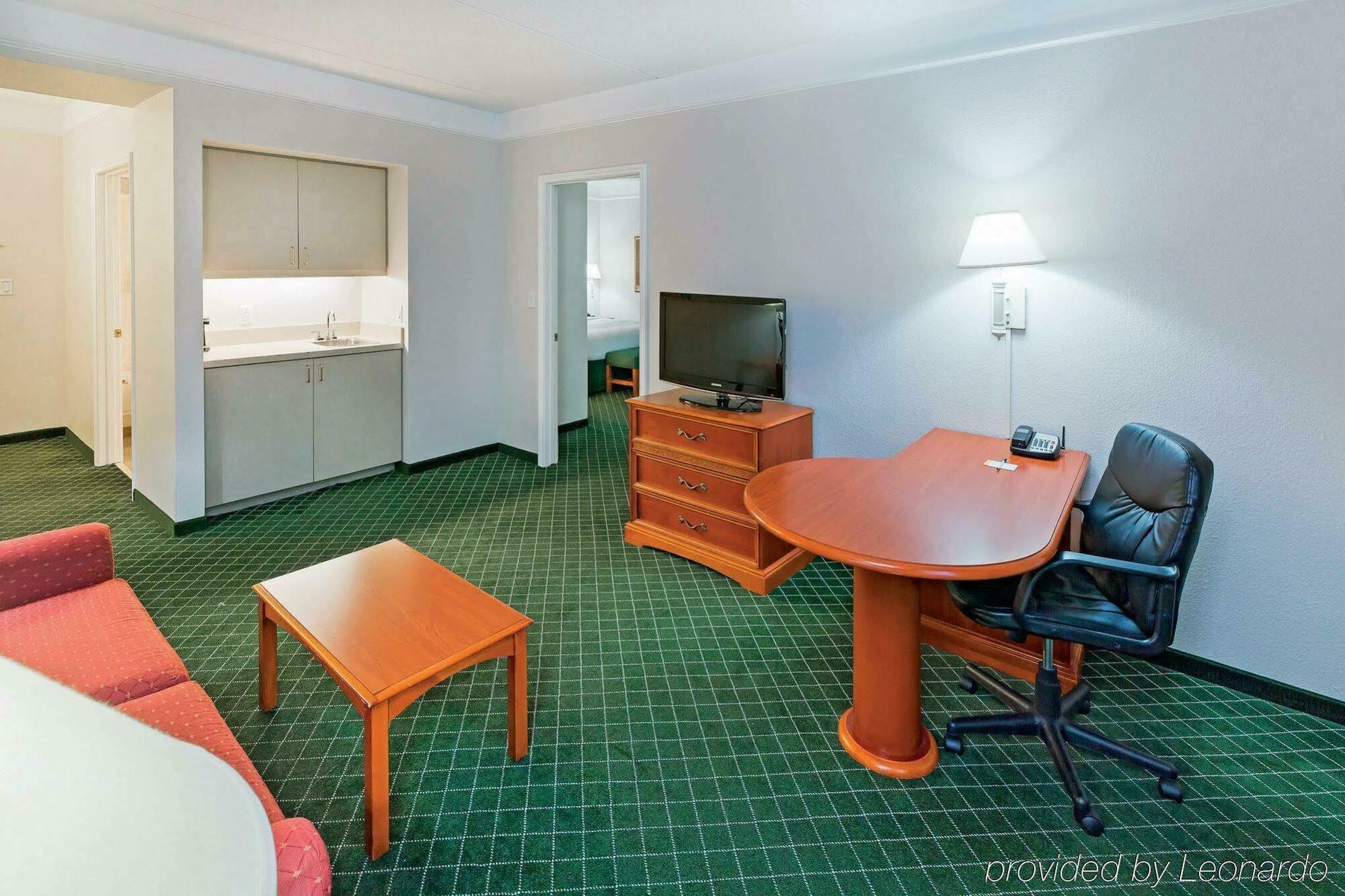 La Quinta By Wyndham North 6 Flags Dr 3*