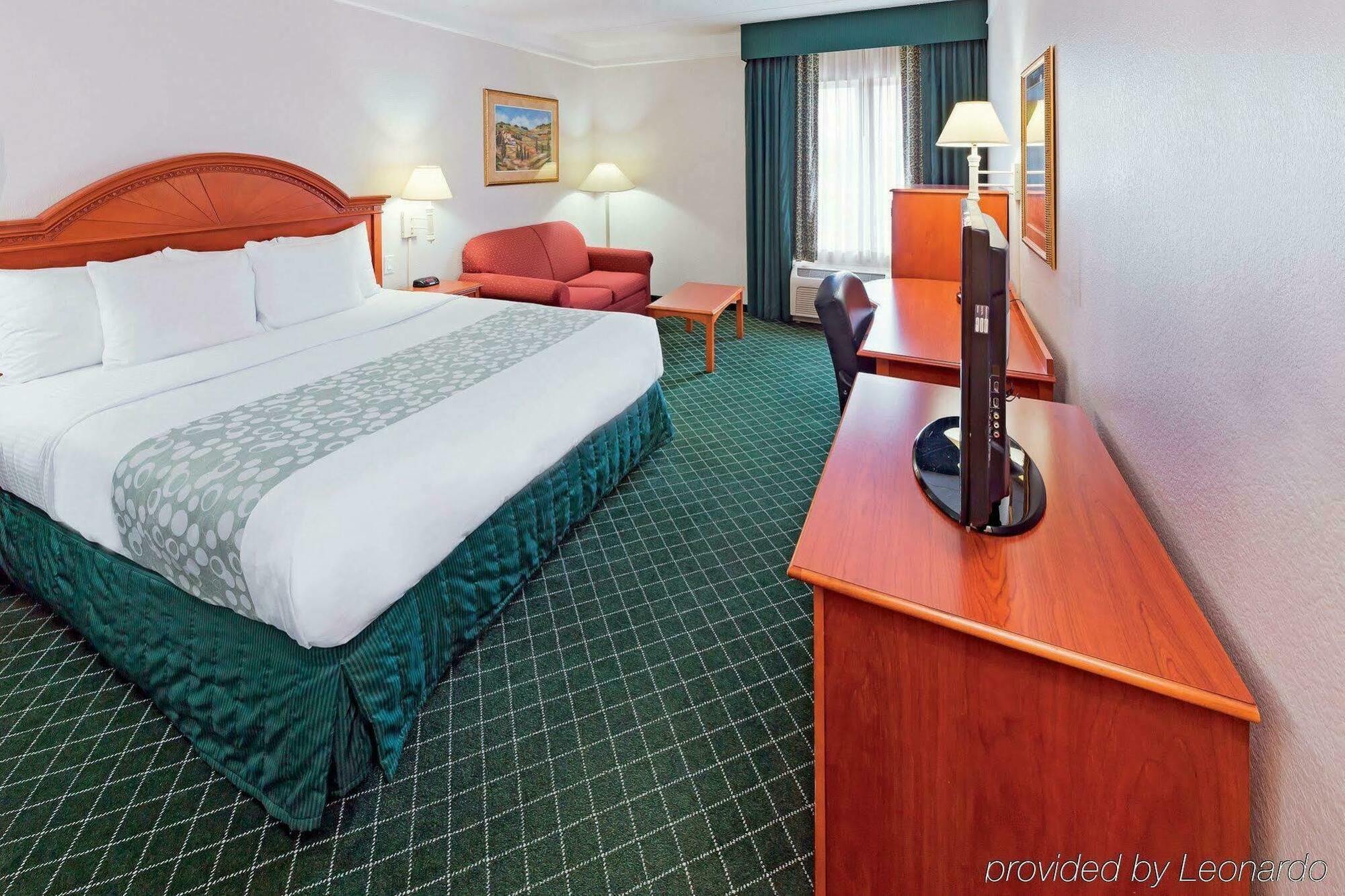 La Quinta By Wyndham North 6 Flags Dr Arlington