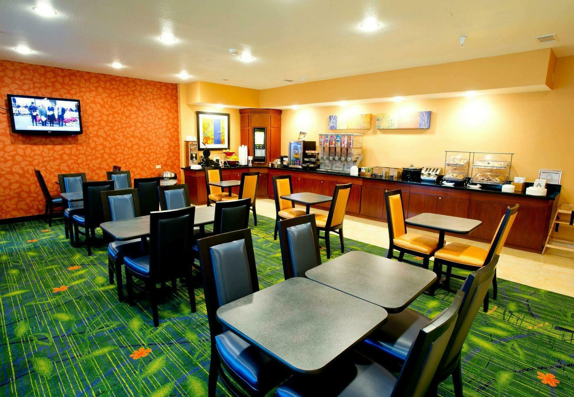 Fairfield Near Six Flags Hotel 3*