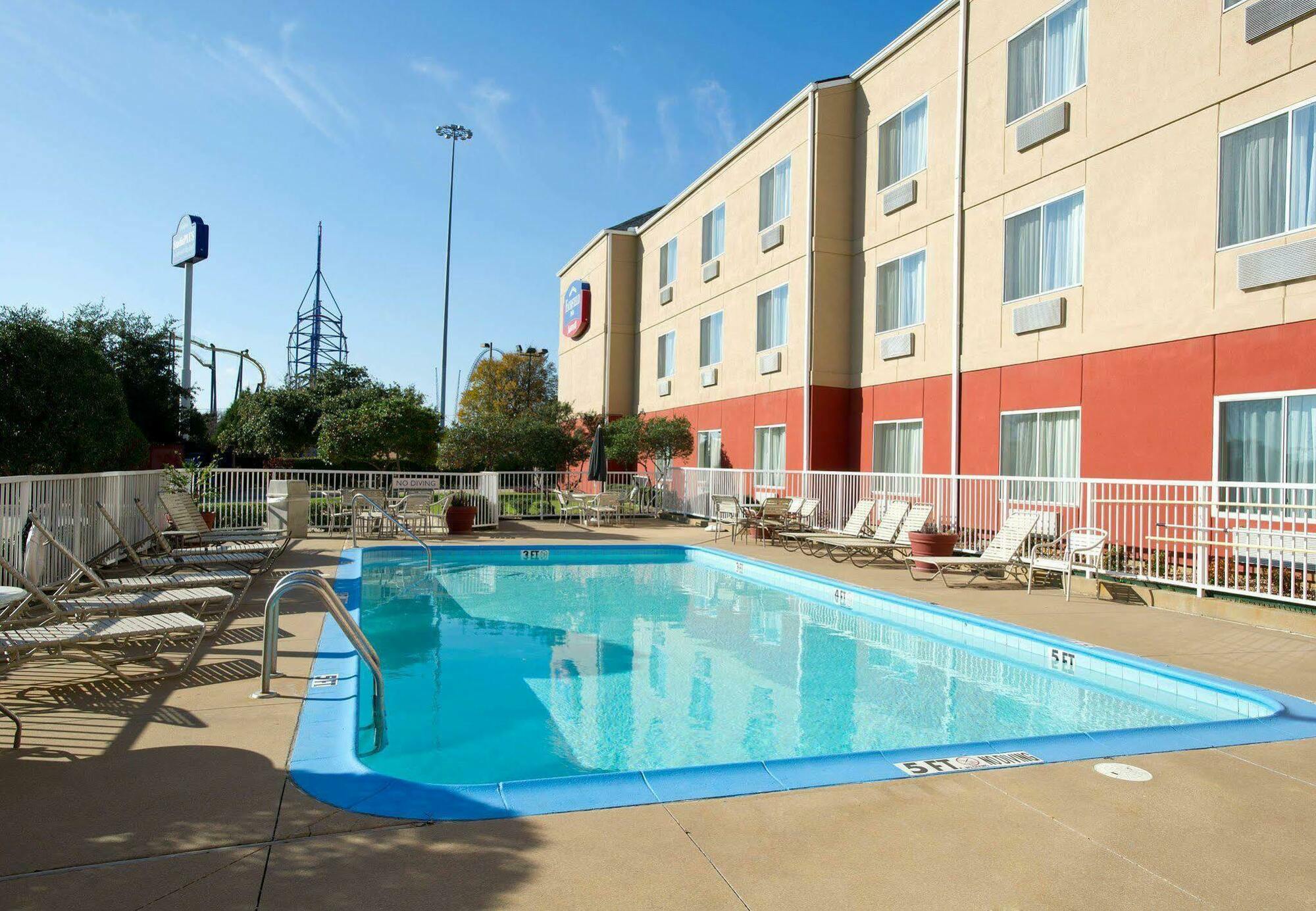 Fairfield Near Six Flags 3*
