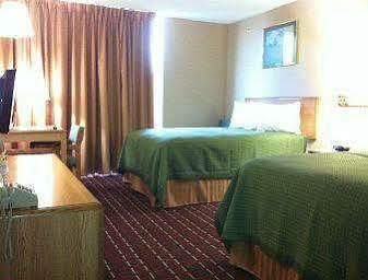 6 Tx Entertainment District Hotel 2*