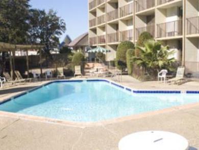 Howard Johnson By Wyndham Ballpark / Six Flags Arlington