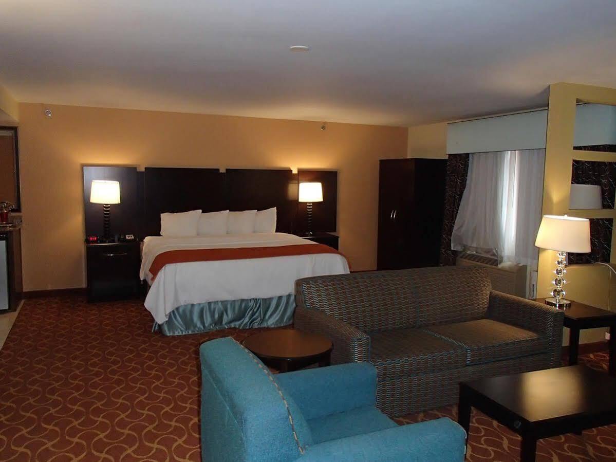 Lux & Spa, Trademark Collection By Wyndham Hotel Arlington