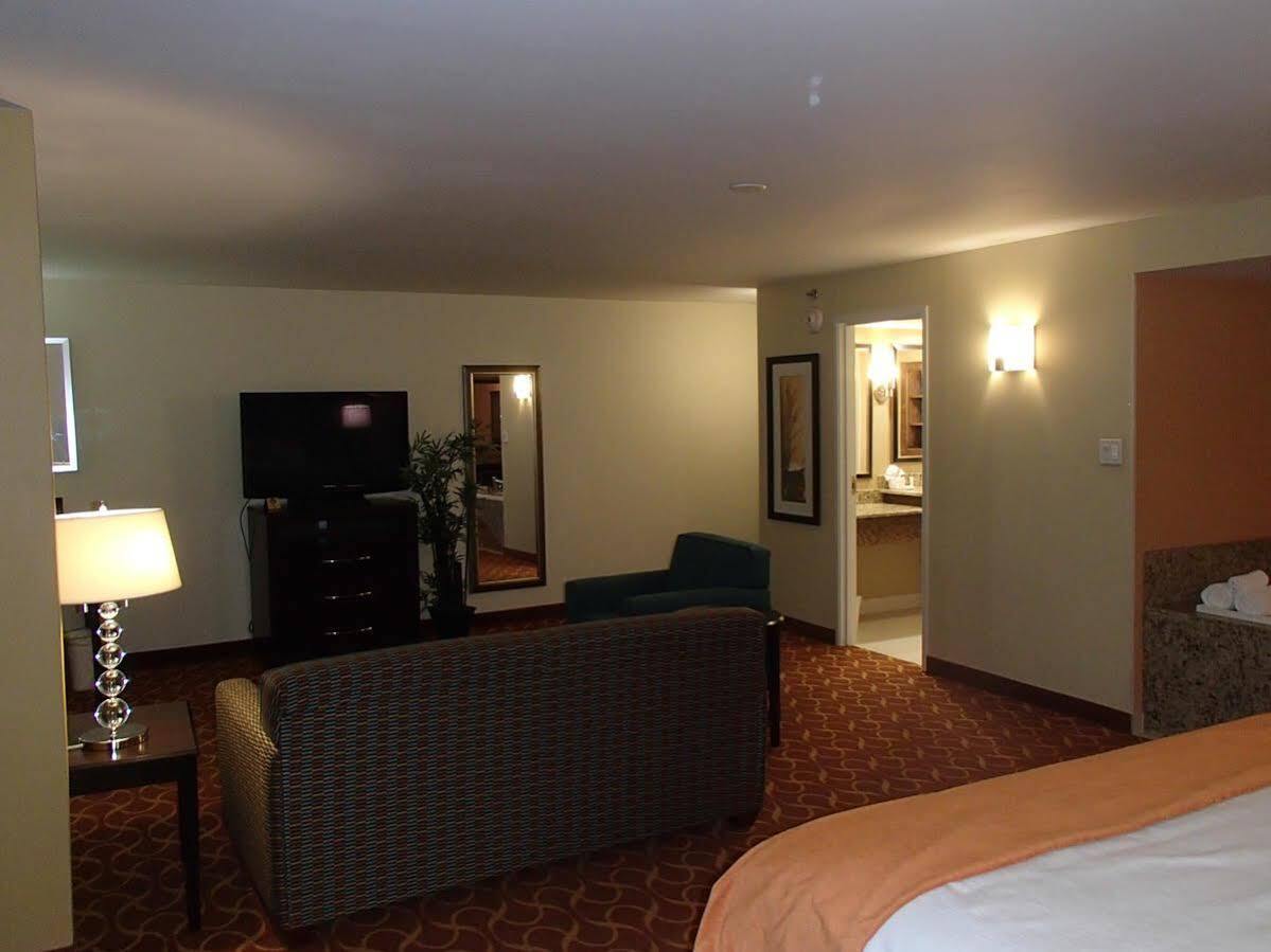 Lux & Spa, Trademark Collection By Wyndham Arlington