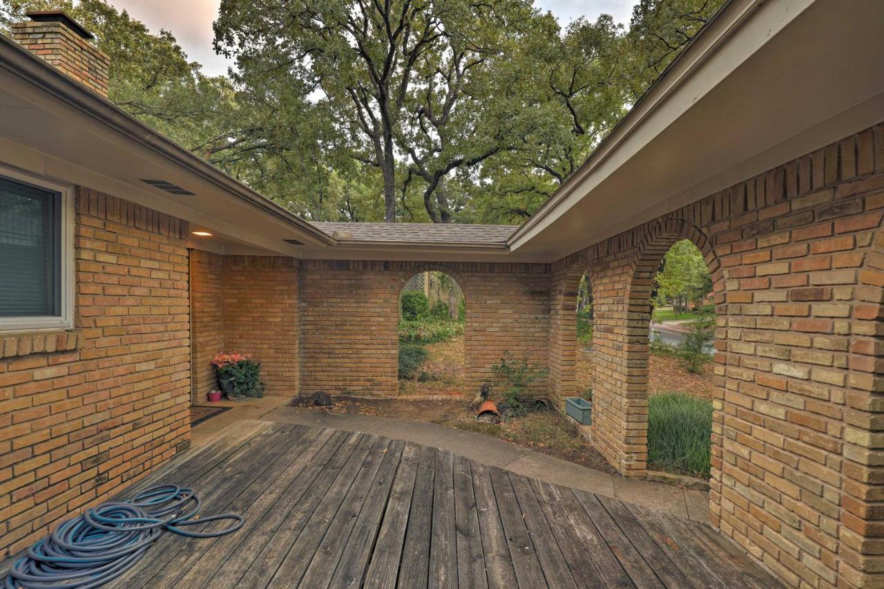 Spacious With Deck About 2 Mi To Arlington!