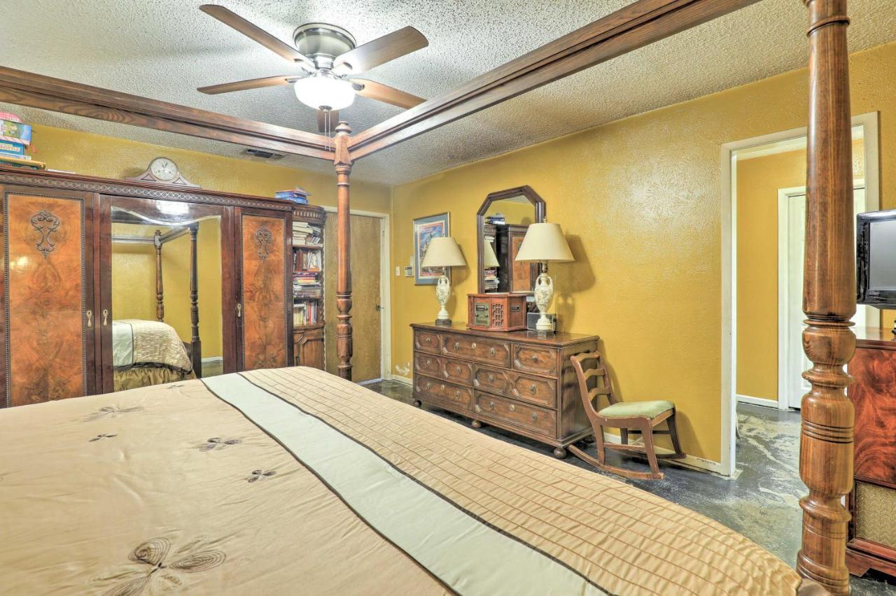 Holiday home Spacious With Deck About 2 Mi To Arlington! *