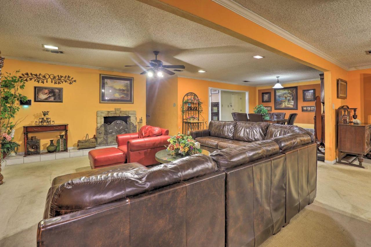 Holiday home Spacious With Deck About 2 Mi To Arlington!