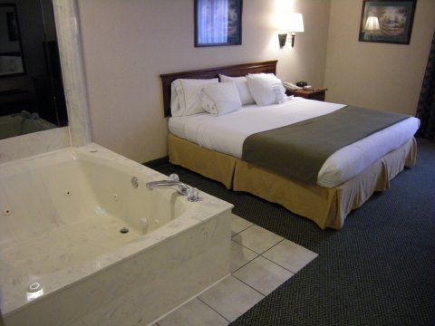 Express Interstate 20 Parks Mall By Ihg Hotel