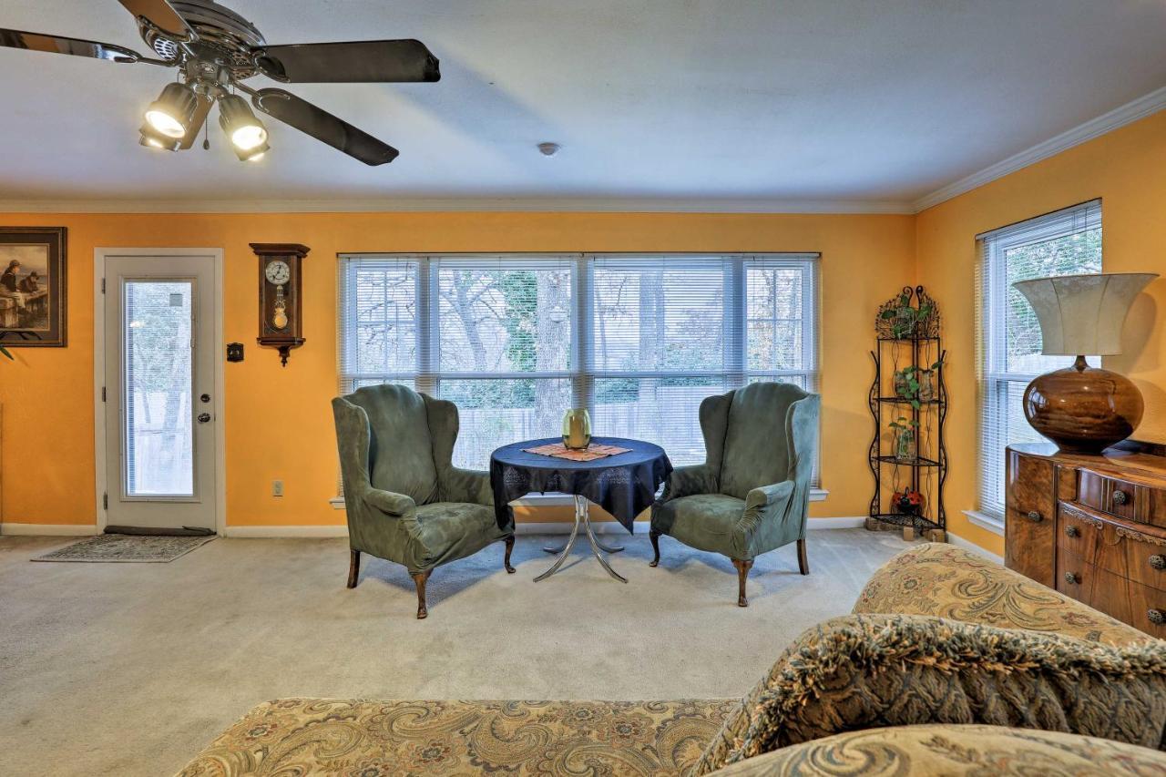 Holiday home Spacious With Deck About 2 Mi To Arlington! Arlington