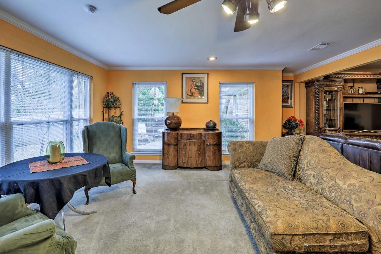 Spacious With Deck About 2 Mi To Arlington!