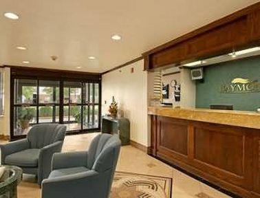 Hotel Baymont By Wyndham At Six Flags Dr