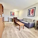Days Inn & Suites By Wyndham Arlington Near Six Flags
