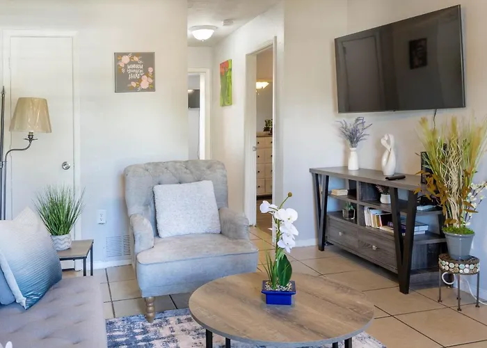 Congeniality And Comfort. All The Essentials With Class, 2 Nights? 2 Weeks? Stay, Relax, Work, Or Go Out For Fun.