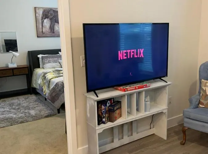 Private, Amazing 1-Bedroom Apt In Central Location