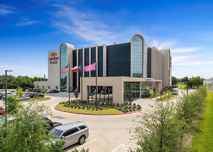 Crowne Plaza Suites Arlington By Ihg