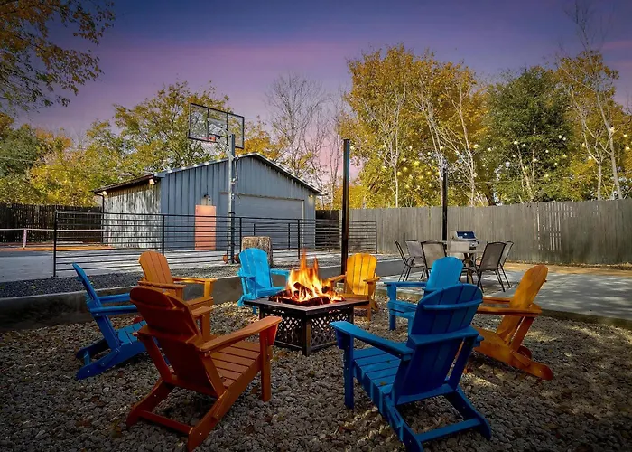 Pickleball Court - Walk To At&T Stadium, Globe Life, Six Flags, Texas Live! & More