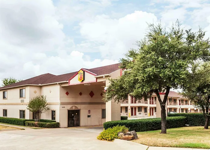Super 8 By Wyndham Arlington East