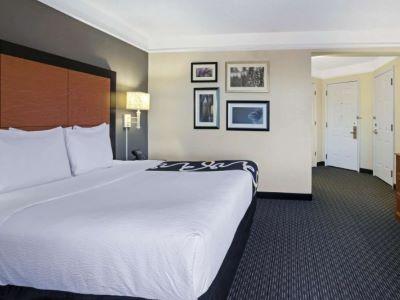 Hotel La Quinta By Wyndham Dallas South 3*