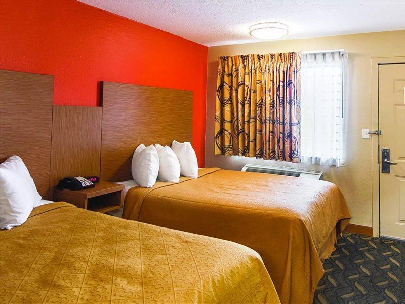 Days & By Wyndham Near Six Flags 2* Arlington