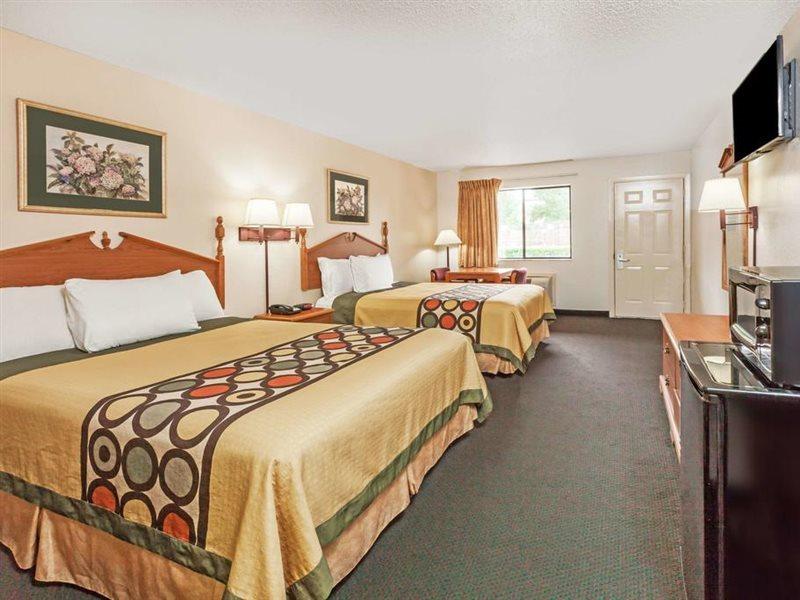 Super 8 By Wyndham East Hotel