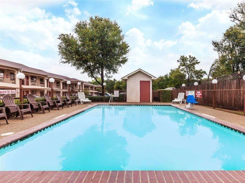 Hotel Super 8 By Wyndham East Arlington
