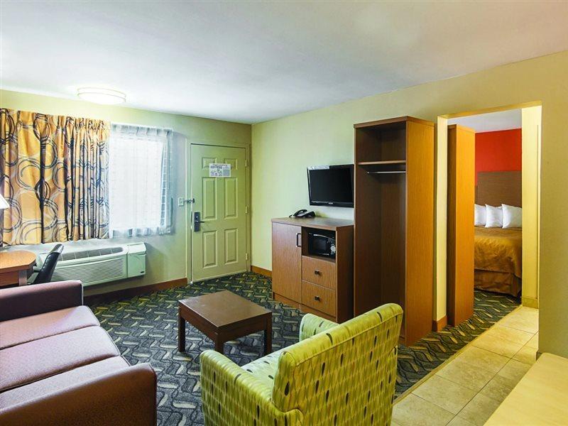 Days & By Wyndham Near Six Flags 2* Arlington
