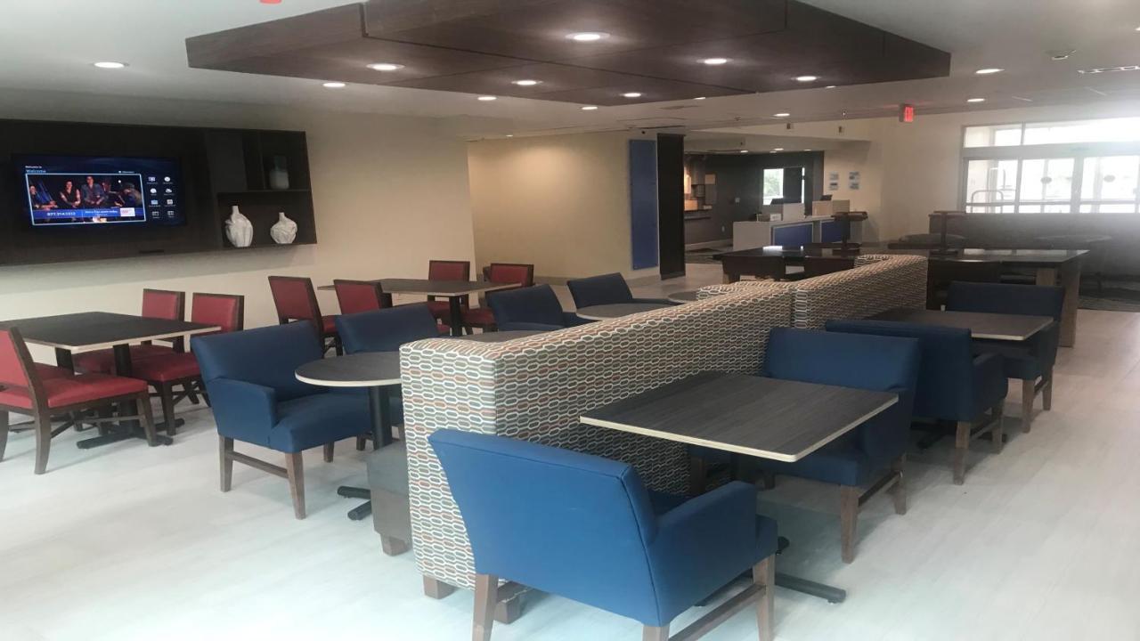 Express & North - Stadium Area By Ihg Hotel 3*