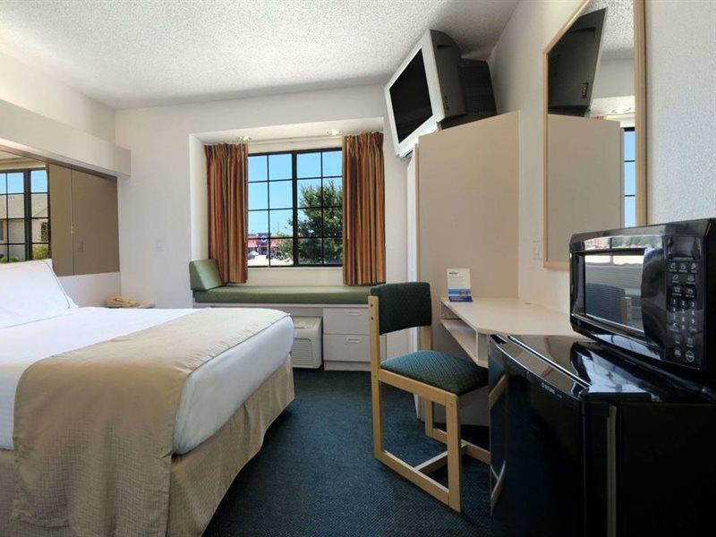 Hotel Travelodge By Wyndham Arlington/dallas Area