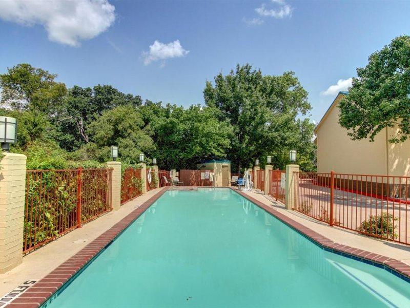 Hotel 6-arlington, Tx 2*